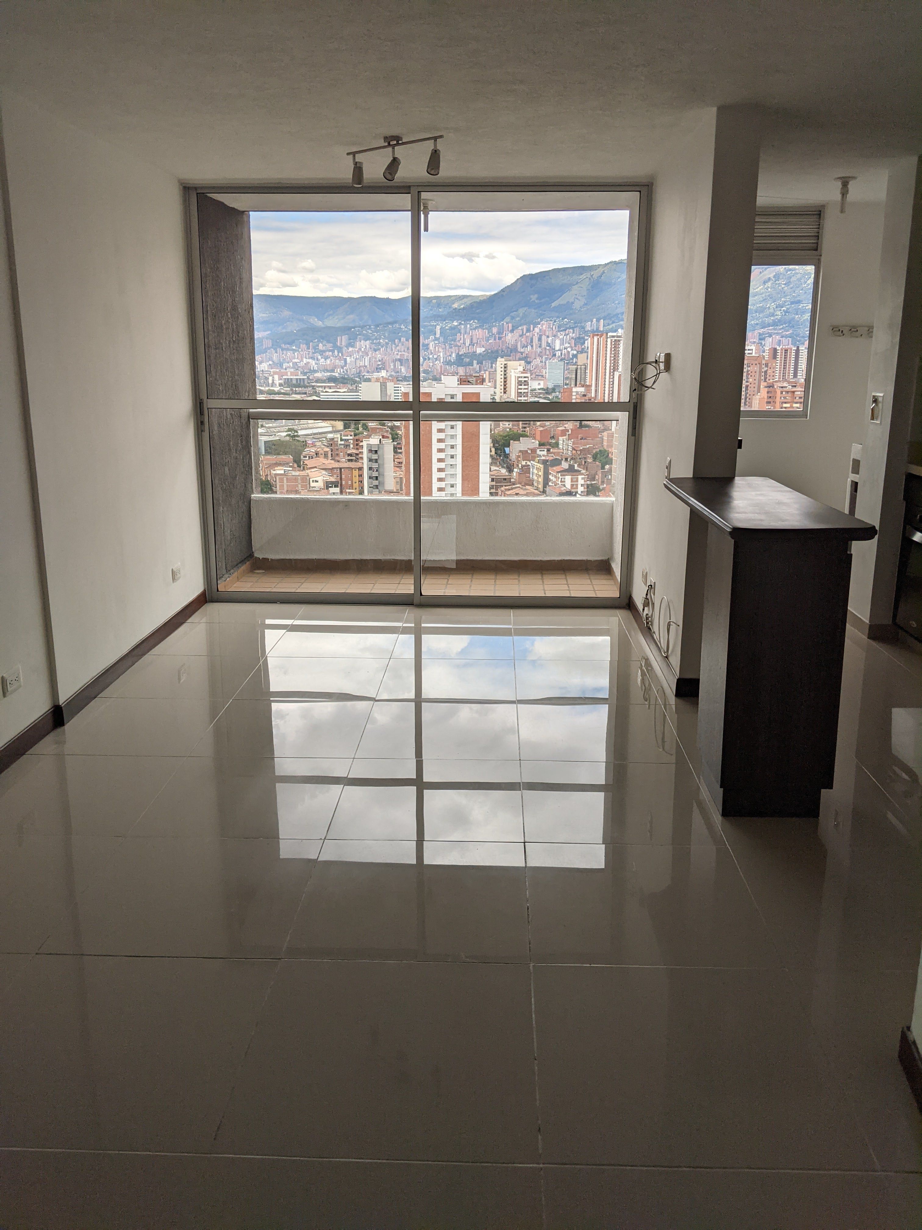 Apartamento en arriendo Antioquia Sabaneta Nuestra Señora De Los Dolores 60 m2 Habitaciones 2 Baños 2 Garajes 1 Precio $2300000