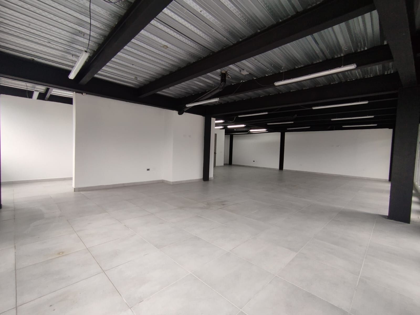 Bodega en arriendo Antioquia Medellín Rosales 120 m2 Habitaciones 0 Baños 0 Garajes 0 Precio $9000000
