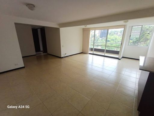 Apartamento en arriendo Antioquia Envigado La Inmaculada 100 m2 Habitaciones 3 Baños 2 Garajes 2 Precio $4000000