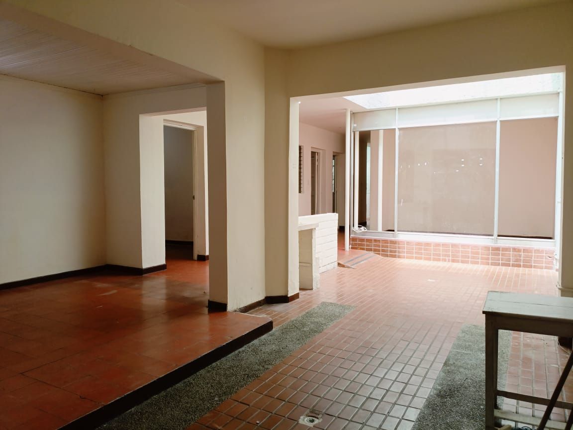 Casa en arriendo Antioquia Medellín Rosales 200 m2 Habitaciones 4 Baños 3 Garajes 2 Precio $3950000