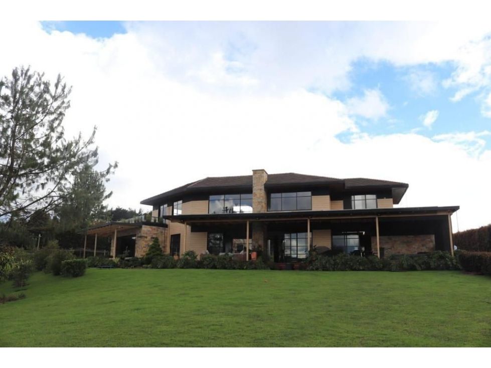 Casa en arriendo Antioquia Medellín La Avanzada 327 m2 Habitaciones 4 Baños 5 Garajes 12 Precio $23000000