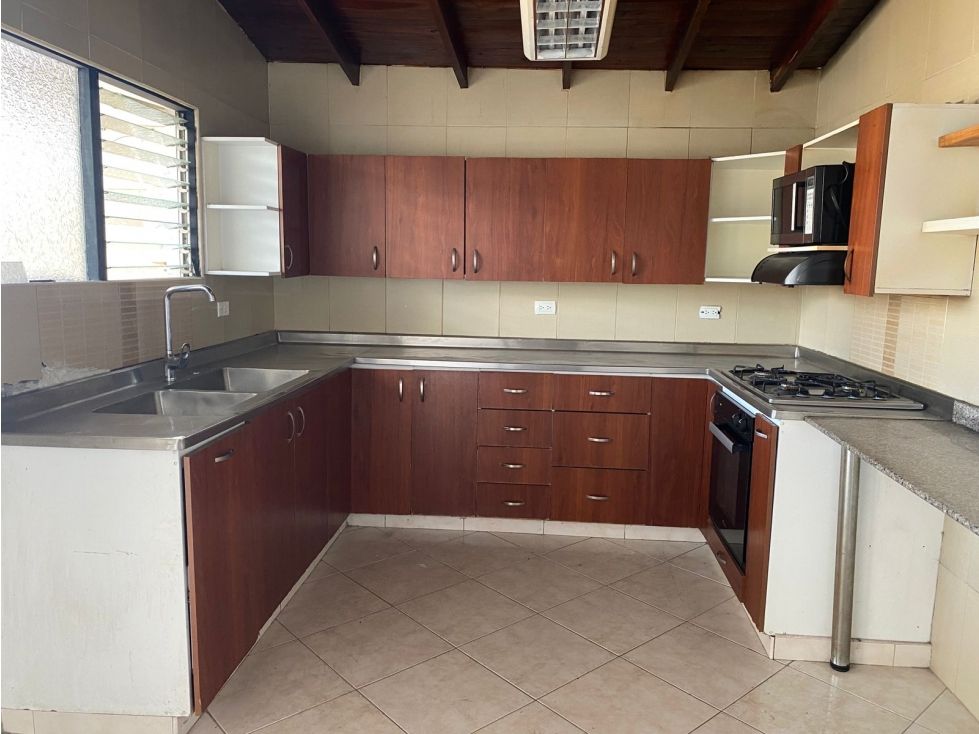 Apartamento en arriendo Antioquia Medellín Simon Bolivar 120 m2 Habitaciones 4 Baños 3 Garajes 0 Precio $2690000