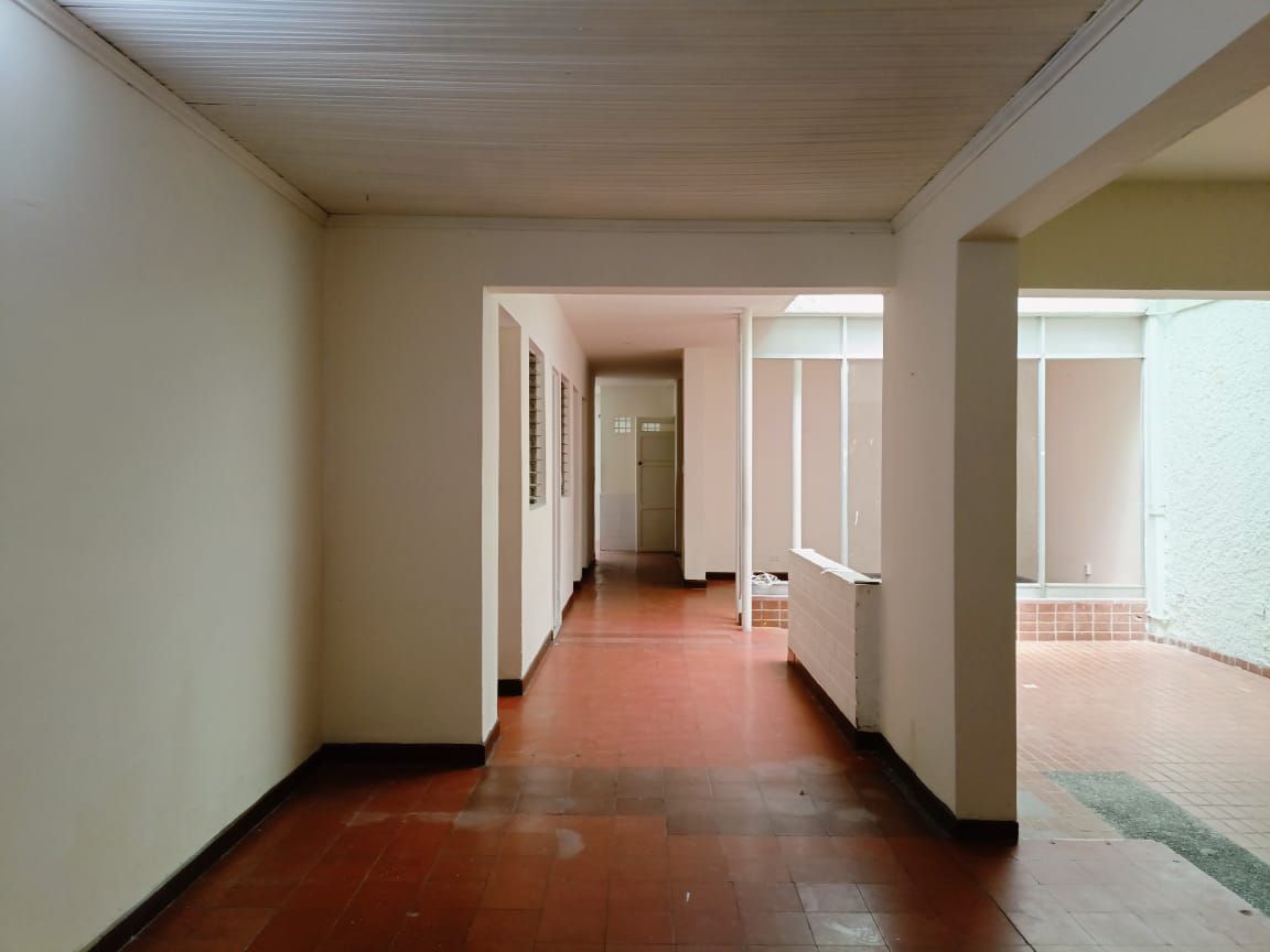 Oficina en arriendo Antioquia Medellín Rosales 200 m2 Habitaciones 0 Baños 3 Garajes 2 Precio $3950000