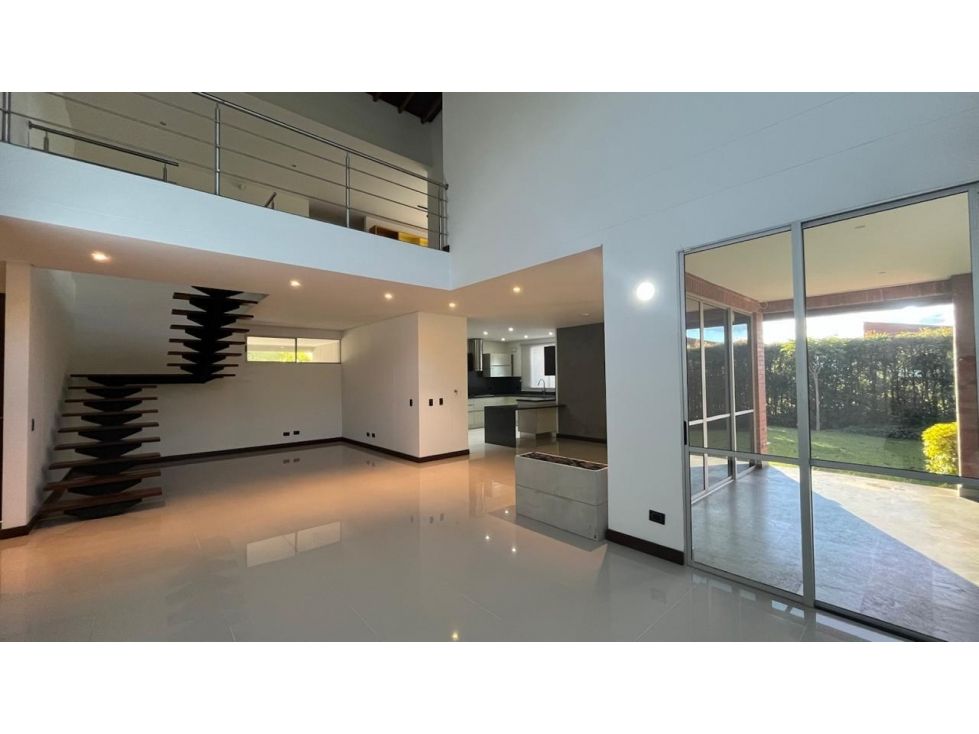 Casa en arriendo Antioquia Medellín La Avanzada 300 m2 Habitaciones 3 Baños 5 Garajes 2 Precio $16000000