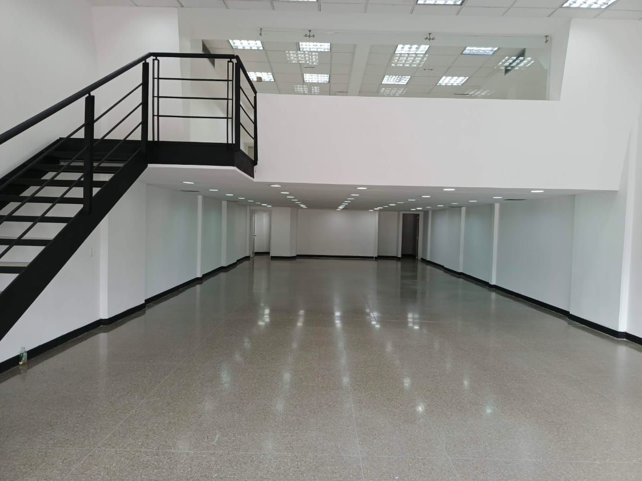 Local en arriendo Antioquia Medellín Cristo Rey 316 m2 Habitaciones 0 Baños 2 Garajes 3 Precio $25342130