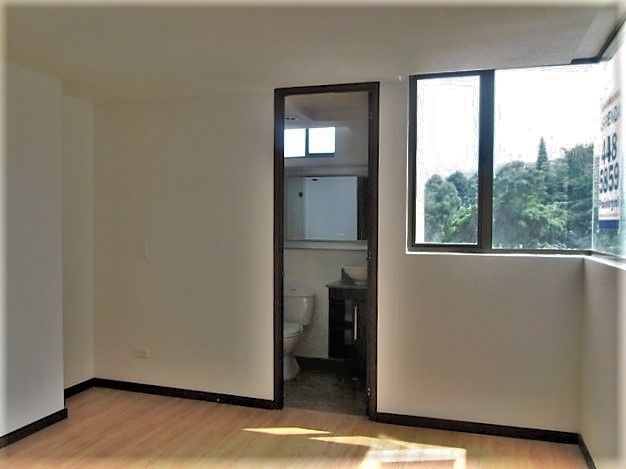 Apartamento en arriendo Antioquia Medellín Villanueva 102 m2 Habitaciones 3 Baños 3 Garajes 2 Precio $4200000