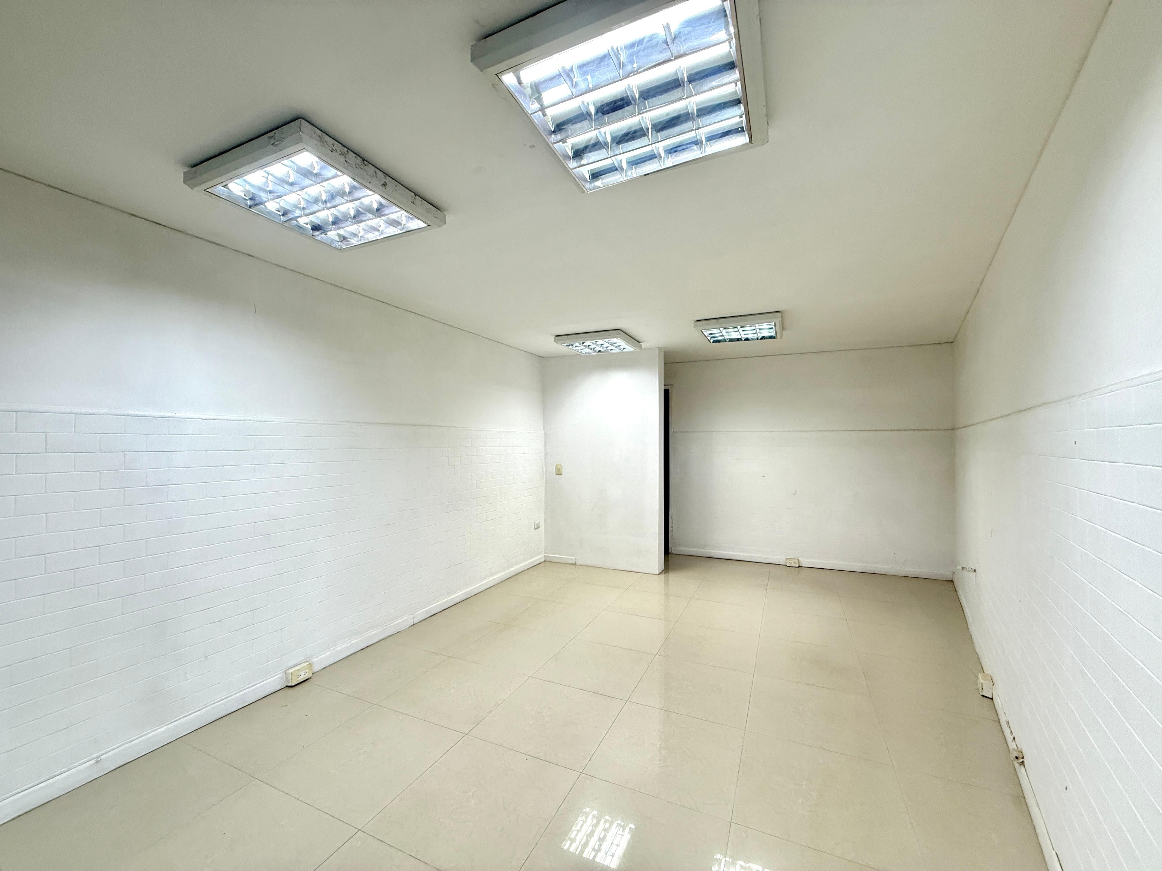 Local en arriendo Risaralda Pereira Popular Modelo 35 m2 Habitaciones 0 Baños 1 Garajes 0 Precio $3500000