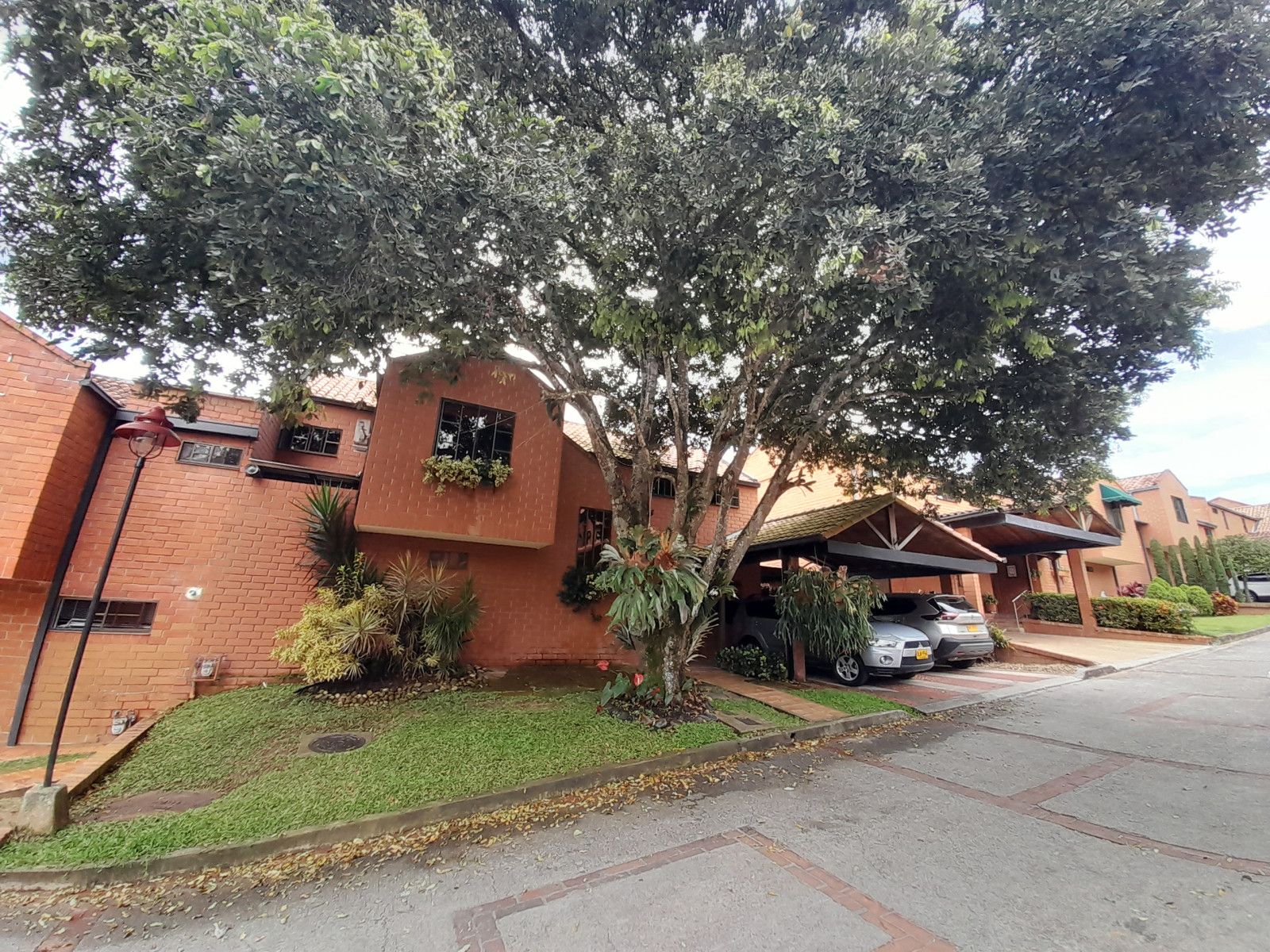 Casa en venta Santander Bucaramanga C Campestre El Lago 290 m2 Habitaciones 4 Baños 4 Garajes 2 Precio $1800000000