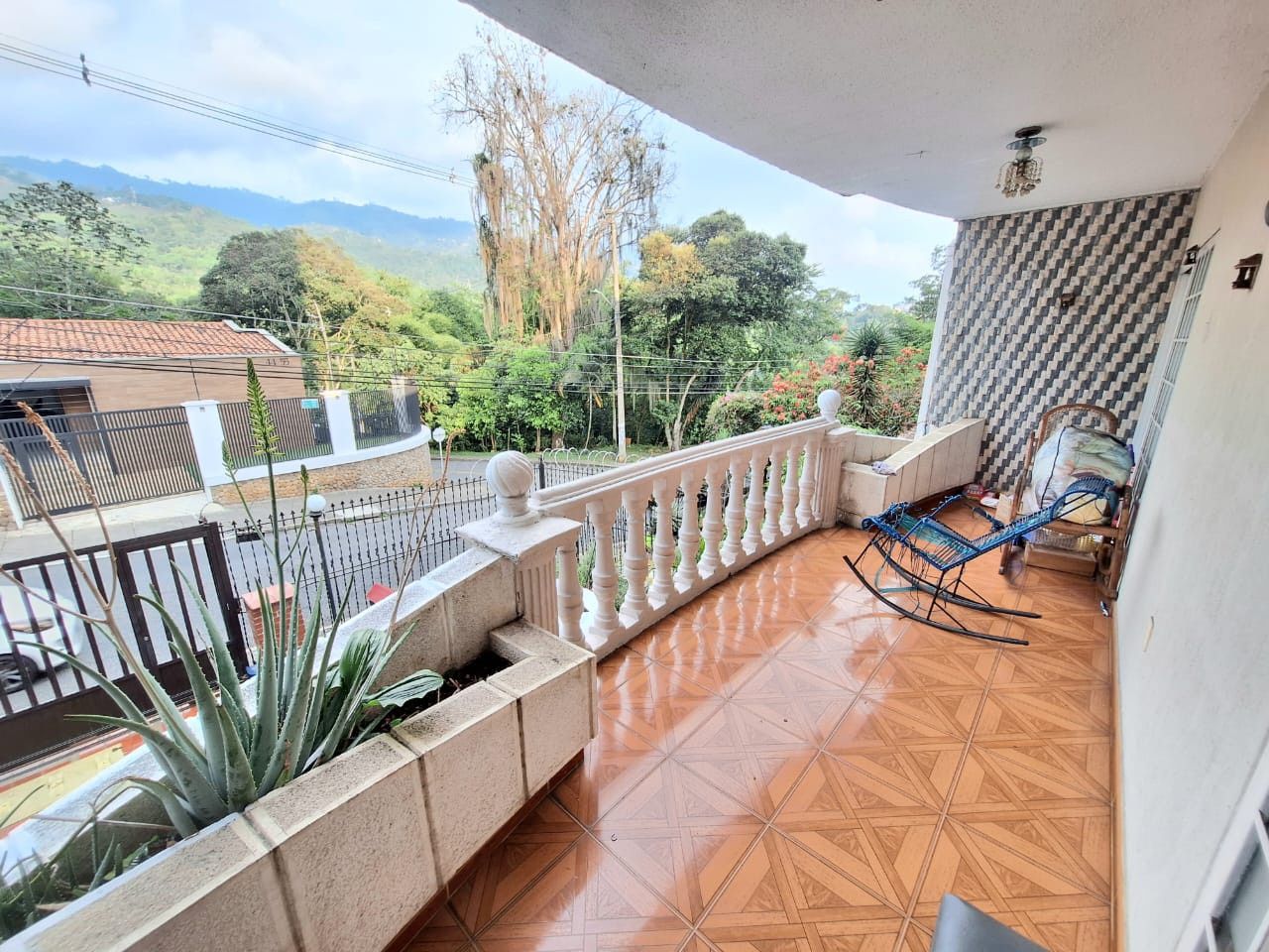 Casa en venta Santander Bucaramanga Cabecera Del Llano 450 m2 Habitaciones 5 Baños 5 Garajes 3 Precio $1700000000