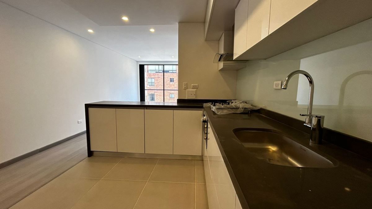 Apartaestudio en arriendo Cundinamarca Bogotá Cedro Narvaez 50 m2 Habitaciones 1 Baños 2 Garajes 1 Precio $2550000