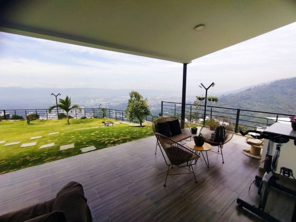 Casa en venta Santander Floridablanca Florida 220 m2 Habitaciones 3 Baños 3 Garajes 3 Precio $960000000