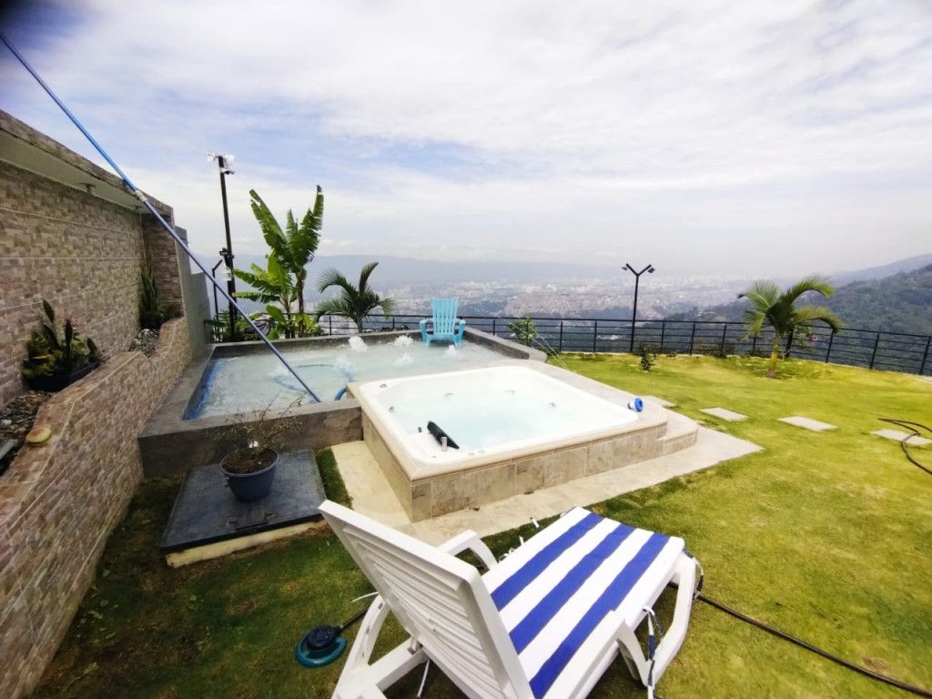 Casa en venta Santander Floridablanca Florida 220 m2 Habitaciones 3 Baños 3 Garajes 3 Precio $1300000000