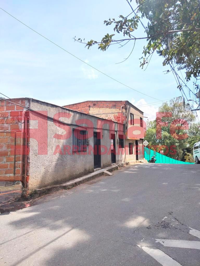 Apartamento en arriendo Antioquia Medellín Las Violetas 27 m2 Habitaciones 1 Baños 1 Garajes 0 Precio $850000