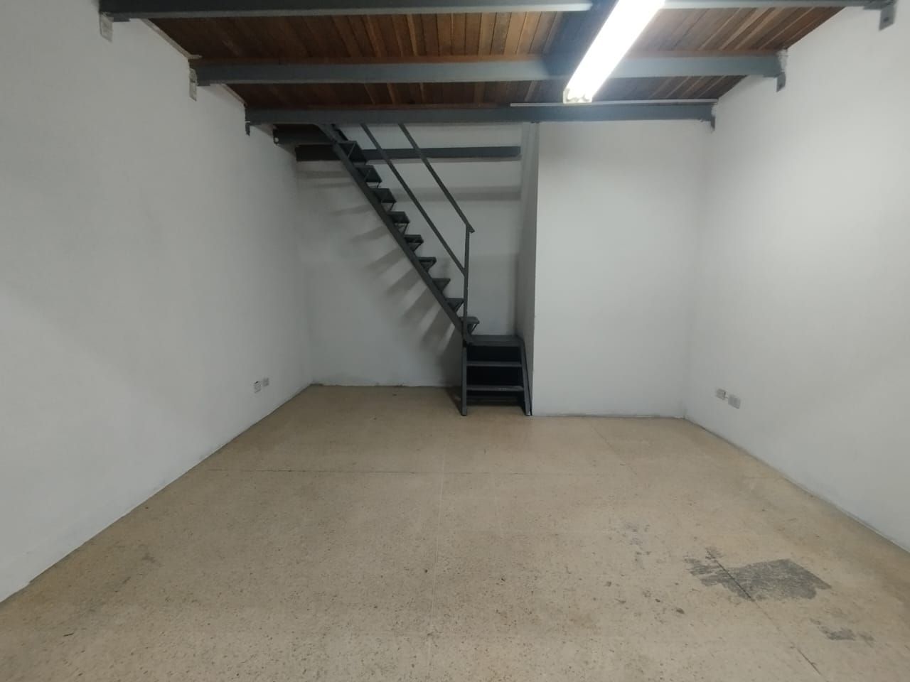 Local en arriendo Antioquia Medellín San Benito 40 m2 Habitaciones 0 Baños 0 Garajes 0 Precio $2200000