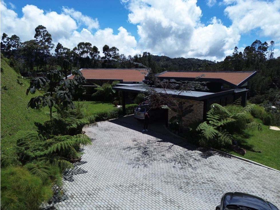 Casa en arriendo o venta Antioquia Rionegro Rionegro 300 m2 Habitaciones 2 Baños 2 Garajes 2 Precio venta $3300000000 Precio arriendo $15510000