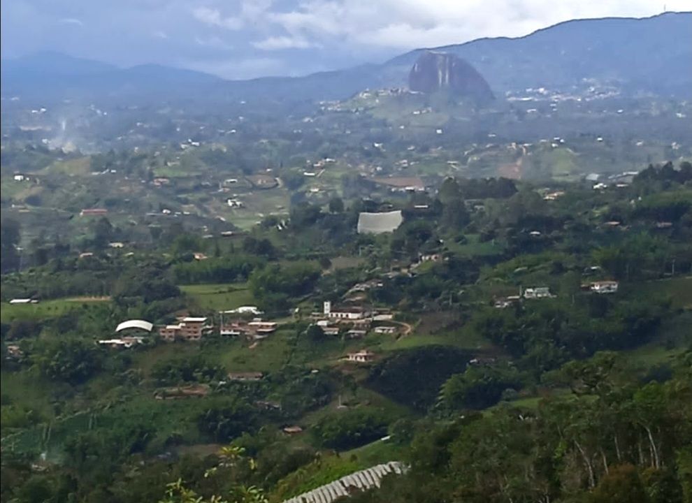 Lote en venta Antioquia Peñol Peñol 1 m2 Habitaciones 0 Baños 1 Garajes 3 Precio $1000000000