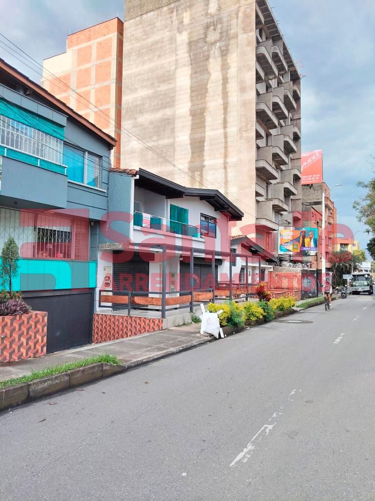 Casa en arriendo Antioquia Medellín Rosales 330 m2 Habitaciones 6 Baños 5 Garajes 0 Precio $13000000