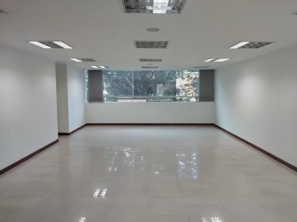 Oficina en arriendo Antioquia Medellín La Aguacatala 420 m2 Habitaciones 0 Baños 2 Garajes 8 Precio $45867780