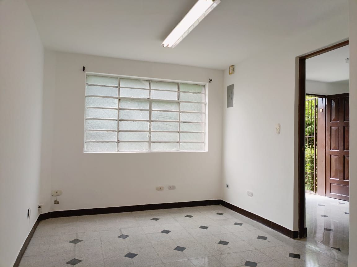 Oficina en arriendo Antioquia Medellín Rosales 30 m2 Habitaciones 0 Baños 1 Garajes 0 Precio $2500000