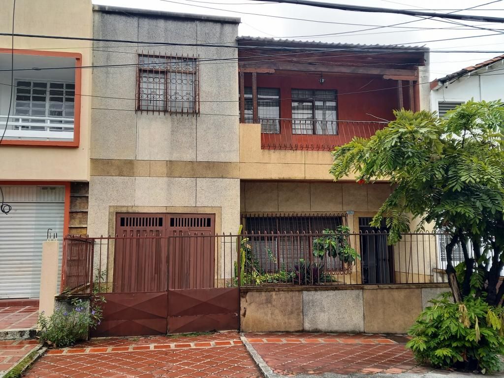 Casa en venta Valle Del Cauca Cali Granada 350 m2 Habitaciones 7 Baños 4 Garajes 1 Precio $750000000