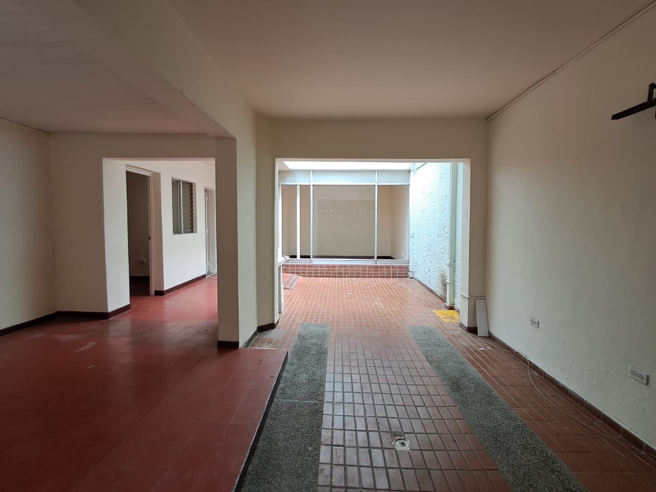 Casa en arriendo Antioquia Medellín Rosales 190 m2 Habitaciones 4 Baños 3 Garajes 2 Precio $3900000