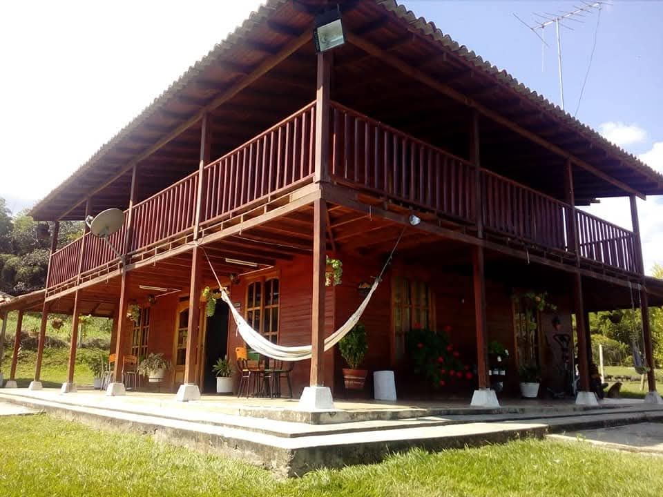 Finca en venta Valle Del Cauca Calima Calima 167 m2 Habitaciones 4 Baños 4 Garajes 10 Precio $850000000