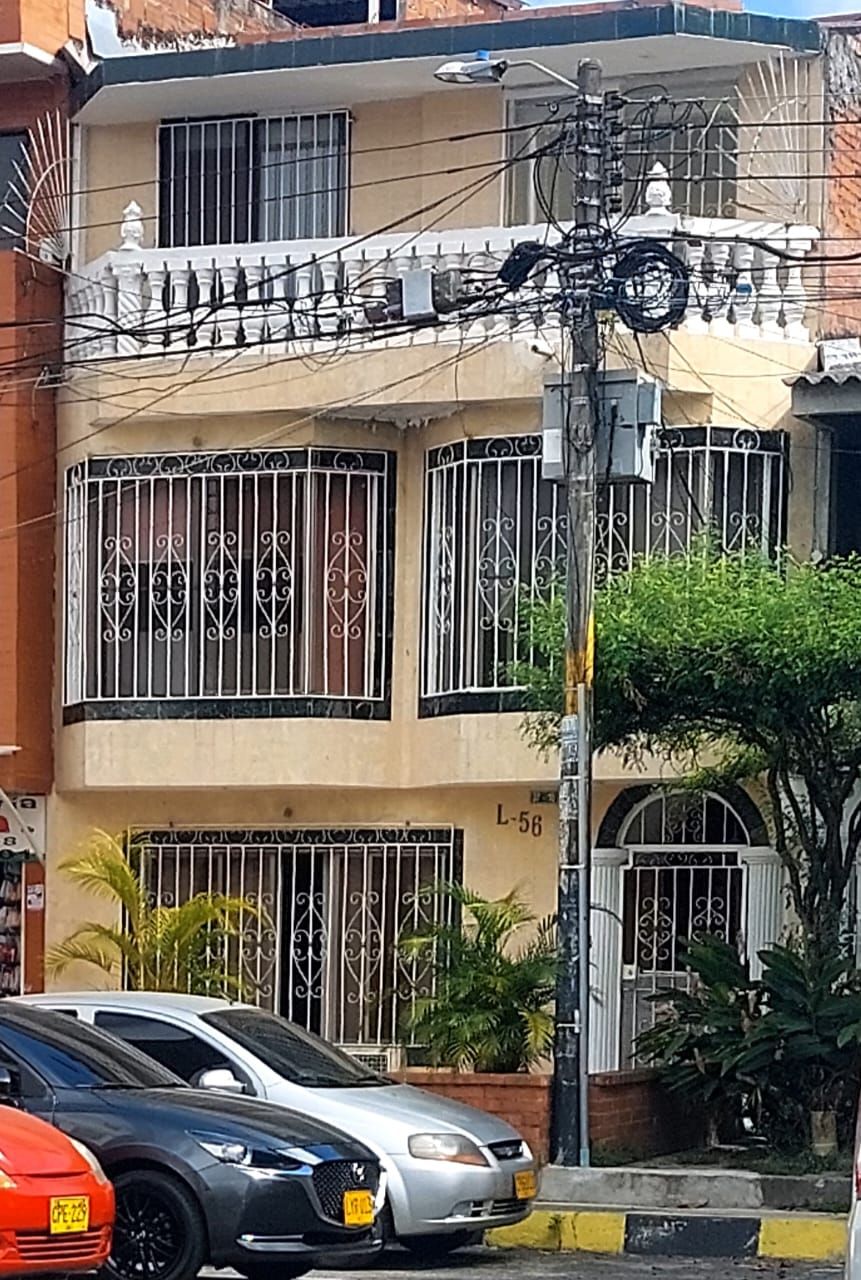 Casa en venta Valle Del Cauca Cali Ciudadela Comfandi 370 m2 Habitaciones 5 Baños 4 Garajes 0 Precio $445000000