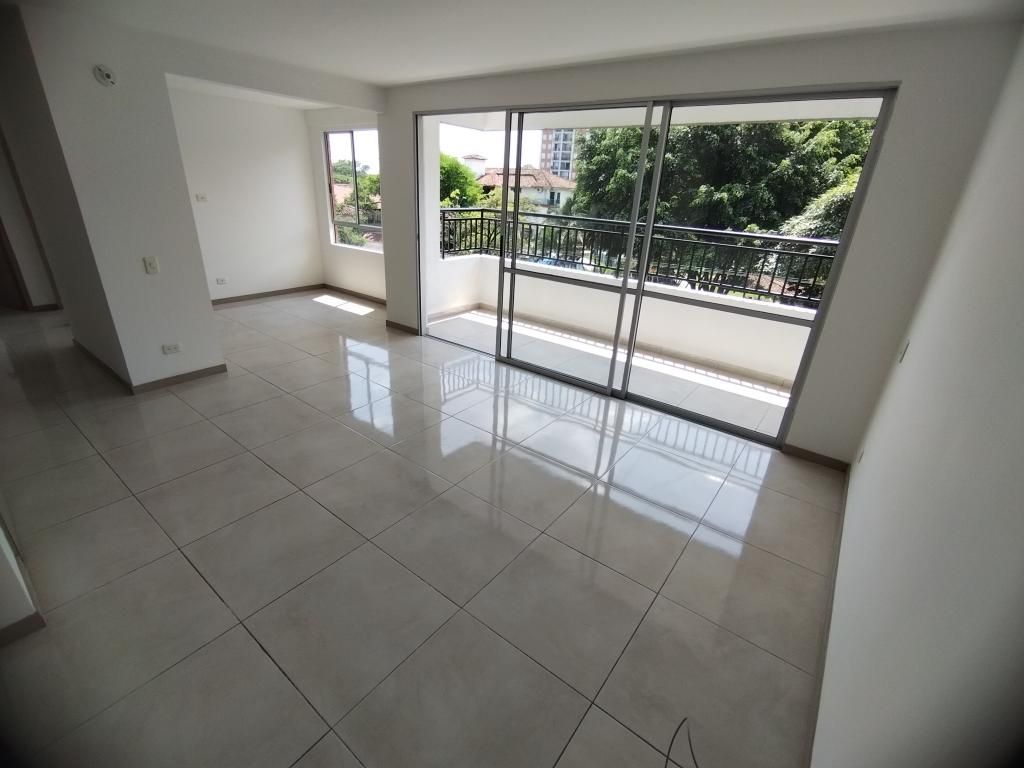 Apartamento en arriendo Valle Del Cauca Cali Prados Del Norte 75 m2 Habitaciones 2 Baños 2 Garajes 1 Precio $2100000
