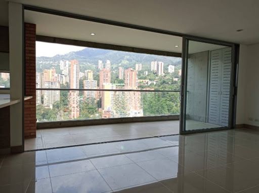 Apartamento en arriendo Antioquia Medellín La Florida 135 m2 Habitaciones 3 Baños 4 Garajes 2 Precio $8500000