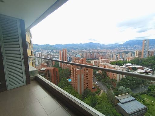 Apartamento en arriendo Antioquia Medellín Castropol 113 m2 Habitaciones 3 Baños 3 Garajes 2 Precio $10800000