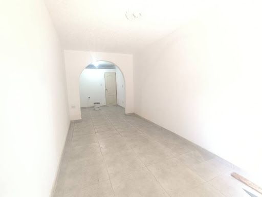 Local en arriendo Valle Del Cauca Cali Cañaverales - Los Samanes 15 m2 Habitaciones 0 Baños 1 Garajes 0 Precio $1000000