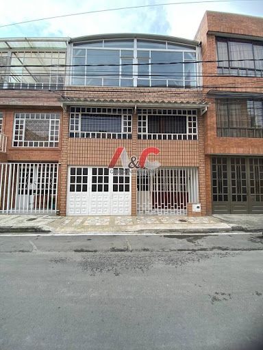 Casa en venta Cundinamarca Mosquera Ub Alicante 216 m2 Habitaciones 5 Baños 4 Garajes 1 Precio $575000000