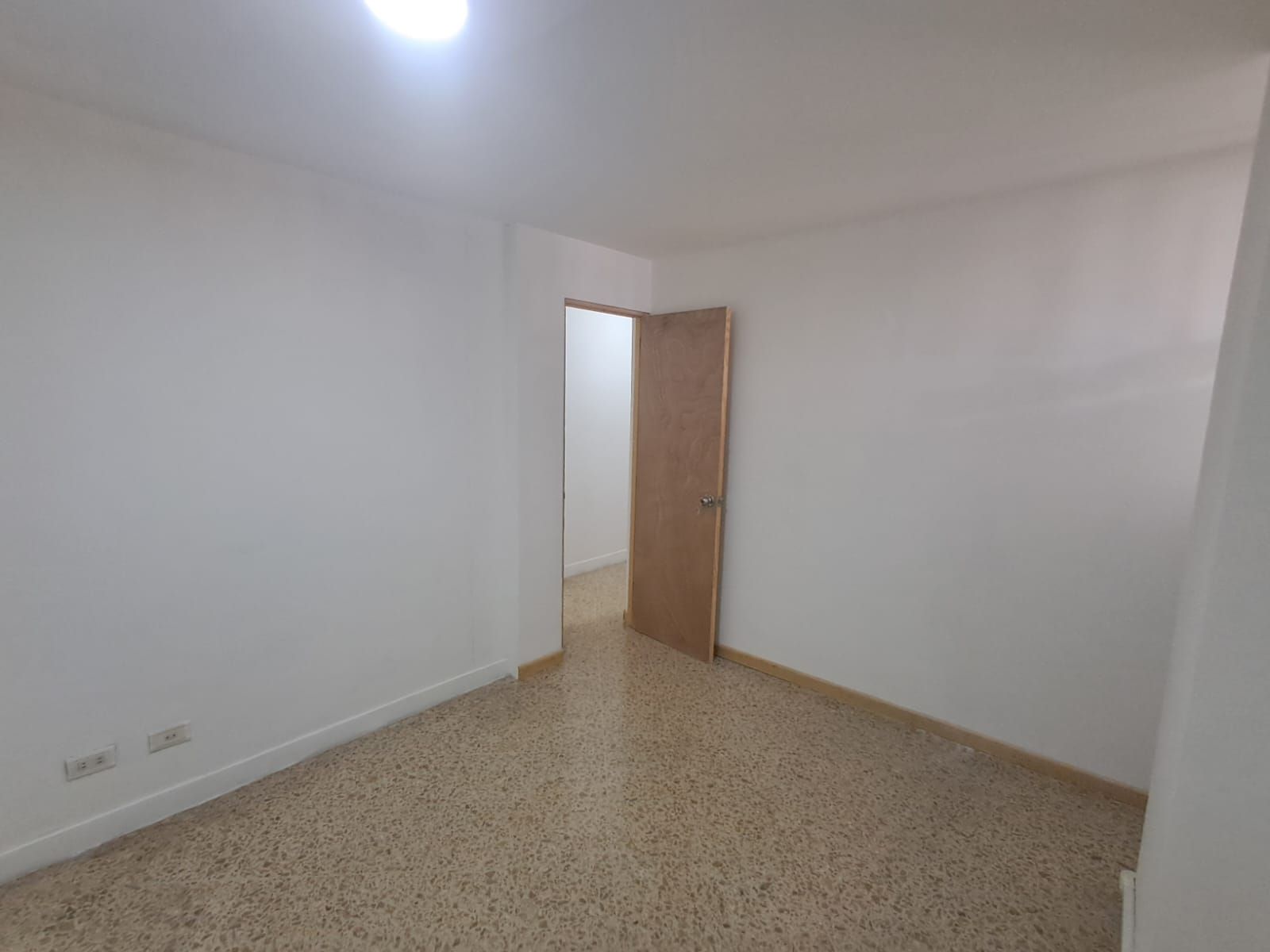 Local en arriendo Antioquia Medellín Laureles 20 m2 Habitaciones 0 Baños 1 Garajes 0 Precio $1400000