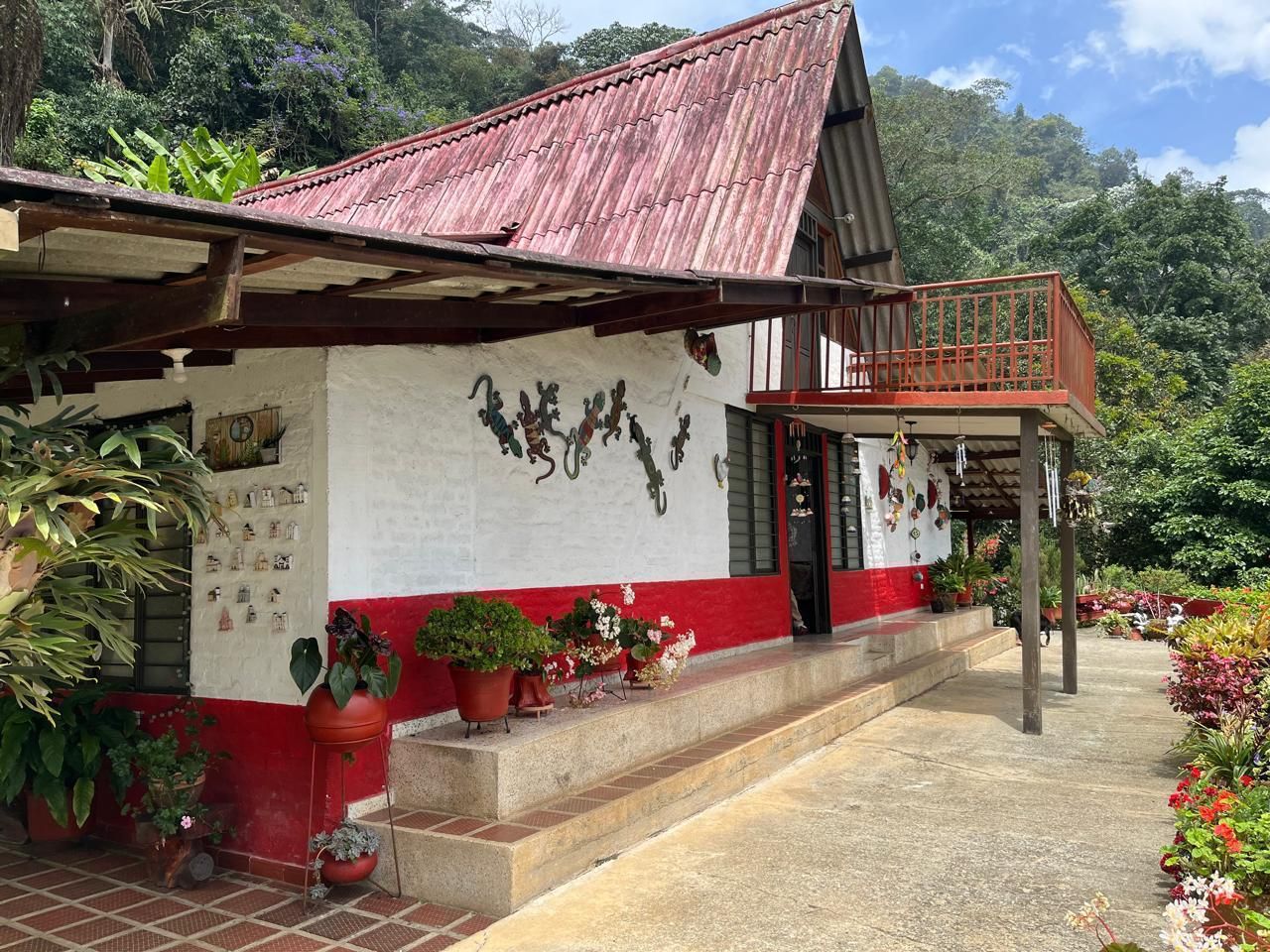 Finca en venta Valle Del Cauca Yumbo Mompox 300 m2 Habitaciones 5 Baños 3 Garajes 6 Precio $700000000