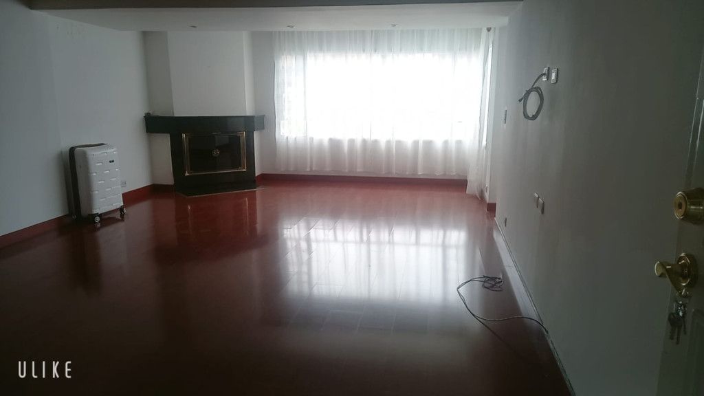 Casa en arriendo Cundinamarca Bogotá Santa Barbara Central 240 m2 Habitaciones 3 Baños 4 Garajes 3 Precio $5000000