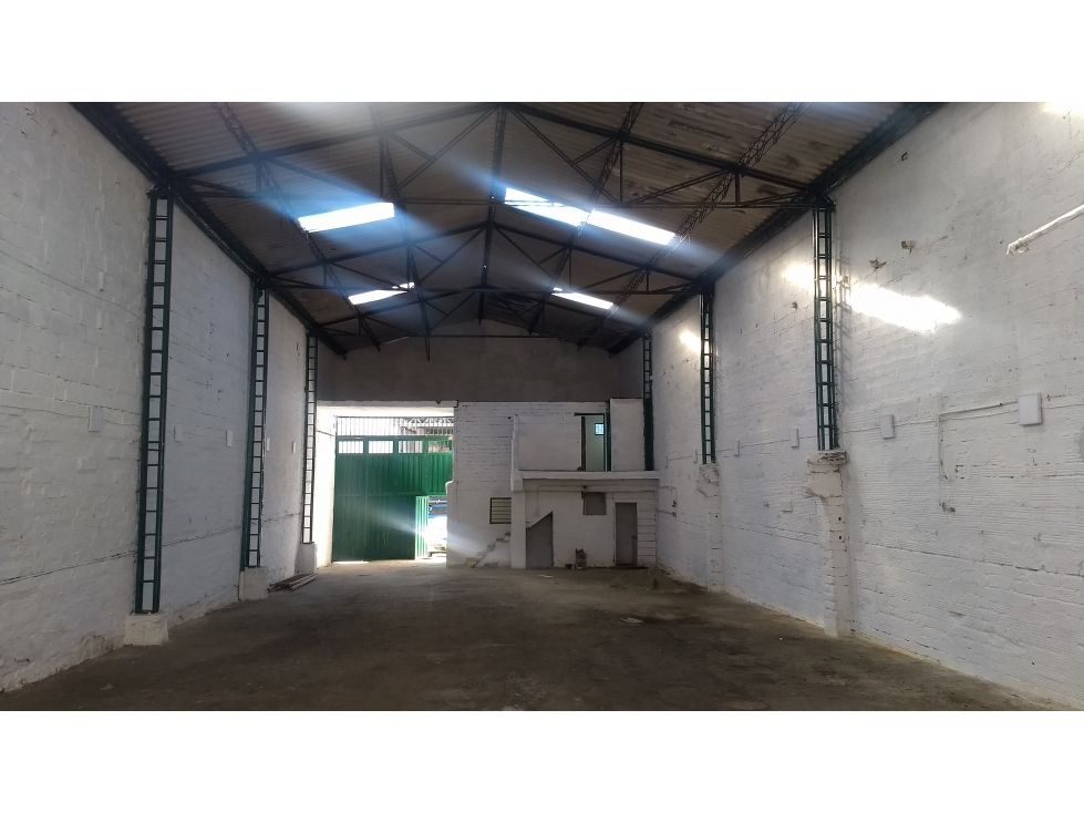Bodega en arriendo Antioquia Medellín La Candelaria 400 m2 Habitaciones 0 Baños 3 Garajes 0 Precio $10000000
