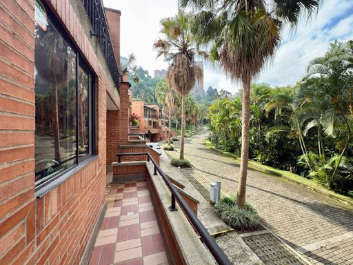 Casa en venta Antioquia Envigado Loma De Las Brujas 214 m2 Habitaciones 3 Baños 5 Garajes 2 Precio $1300000000