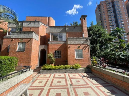 Casa en venta Antioquia Medellín Castropol 203 m2 Habitaciones 4 Baños 4 Garajes 2 Precio $980000000