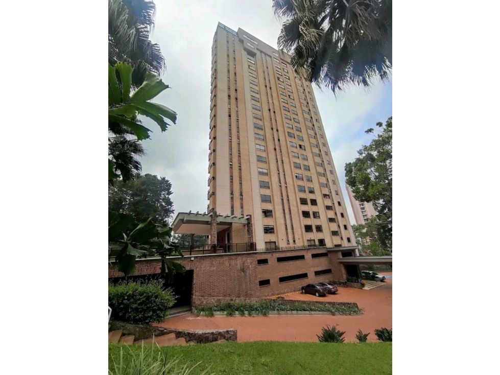 Apartamento en arriendo o venta Antioquia Medellín Los Naranjos 425 m2 Habitaciones 5 Baños 6 Garajes 3 Precio venta $2600000000 Precio arriendo $17920000