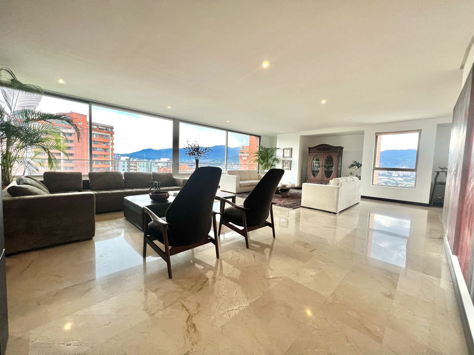 Apartamento en arriendo Antioquia Medellín Astorga 432 m2 Habitaciones 4 Baños 6 Garajes 4 Precio $22000000