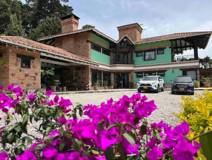 Casa en arriendo Antioquia Rionegro El Porvenir 350 m2 Habitaciones 3 Baños 2 Garajes 5 Precio $18000000