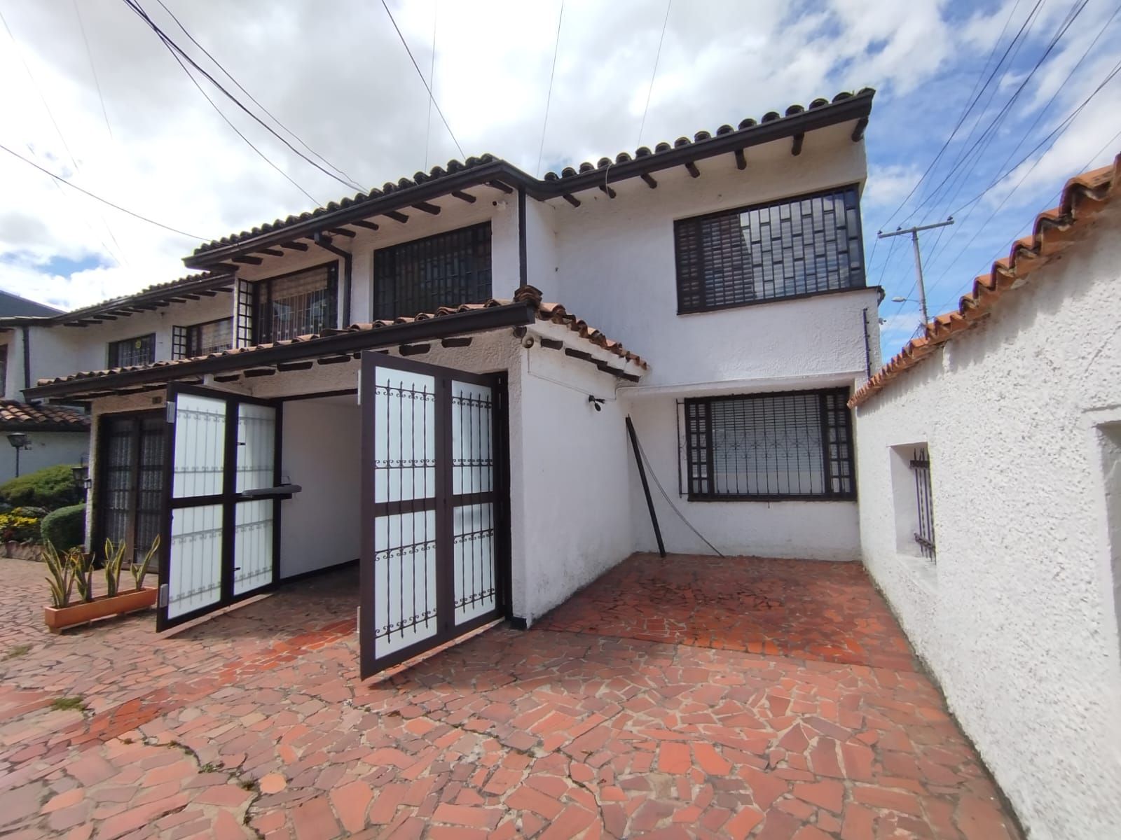 Casa en arriendo Cundinamarca Bogotá El Batan 212 m2 Habitaciones 3 Baños 3 Garajes 3 Precio $10000000