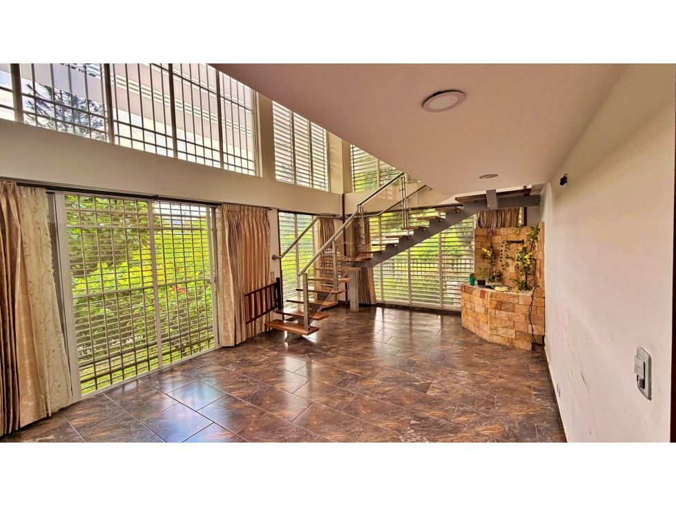 Casa en arriendo Valle Del Cauca Cali Vipasa 289 m2 Habitaciones 4 Baños 4 Garajes 3 Precio $4800000