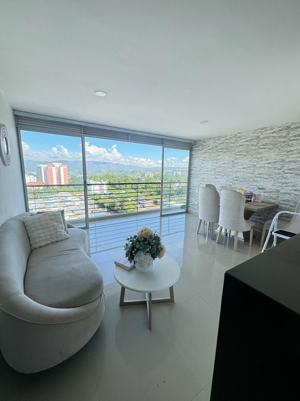 Apartamento en arriendo Santander Floridablanca Florida 96 m2 Habitaciones 3 Baños 3 Garajes 1 Precio $2800000