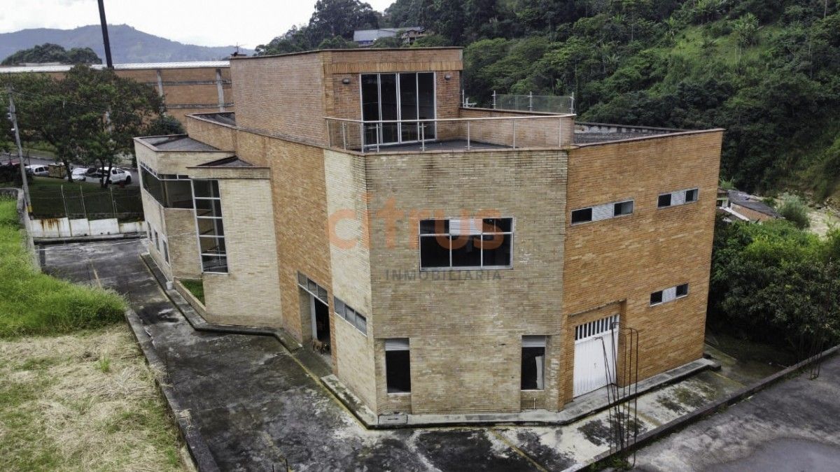 Bodega en arriendo Antioquia La Estrella La Estrella 866 m2 Habitaciones 0 Baños 6 Garajes 0 Precio $30000000