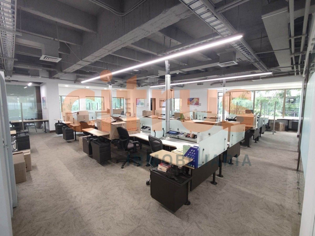 Oficina en venta Antioquia Medellín Astorga 303 m2 Habitaciones 0 Baños 4 Garajes 5 Precio $2275000000