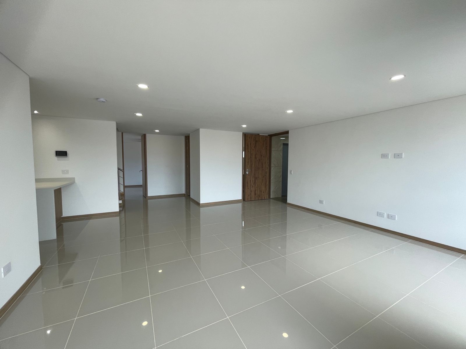 Apartamento en arriendo Antioquia Envigado El Portal 206 m2 Habitaciones 3 Baños 3 Garajes 2 Precio $8500000