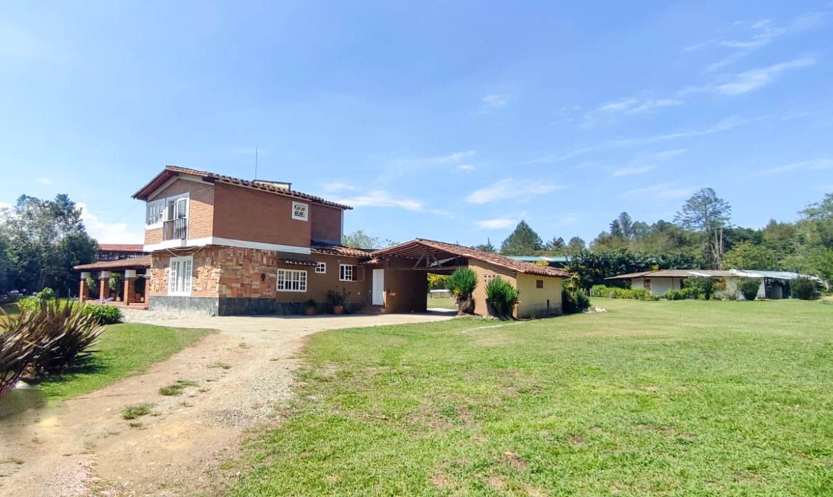 Lote en arriendo Antioquia El Carmen De Viboral El Carmen De Viboral 400 m2 Habitaciones 0 Baños 5 Garajes 10 Precio $25000000