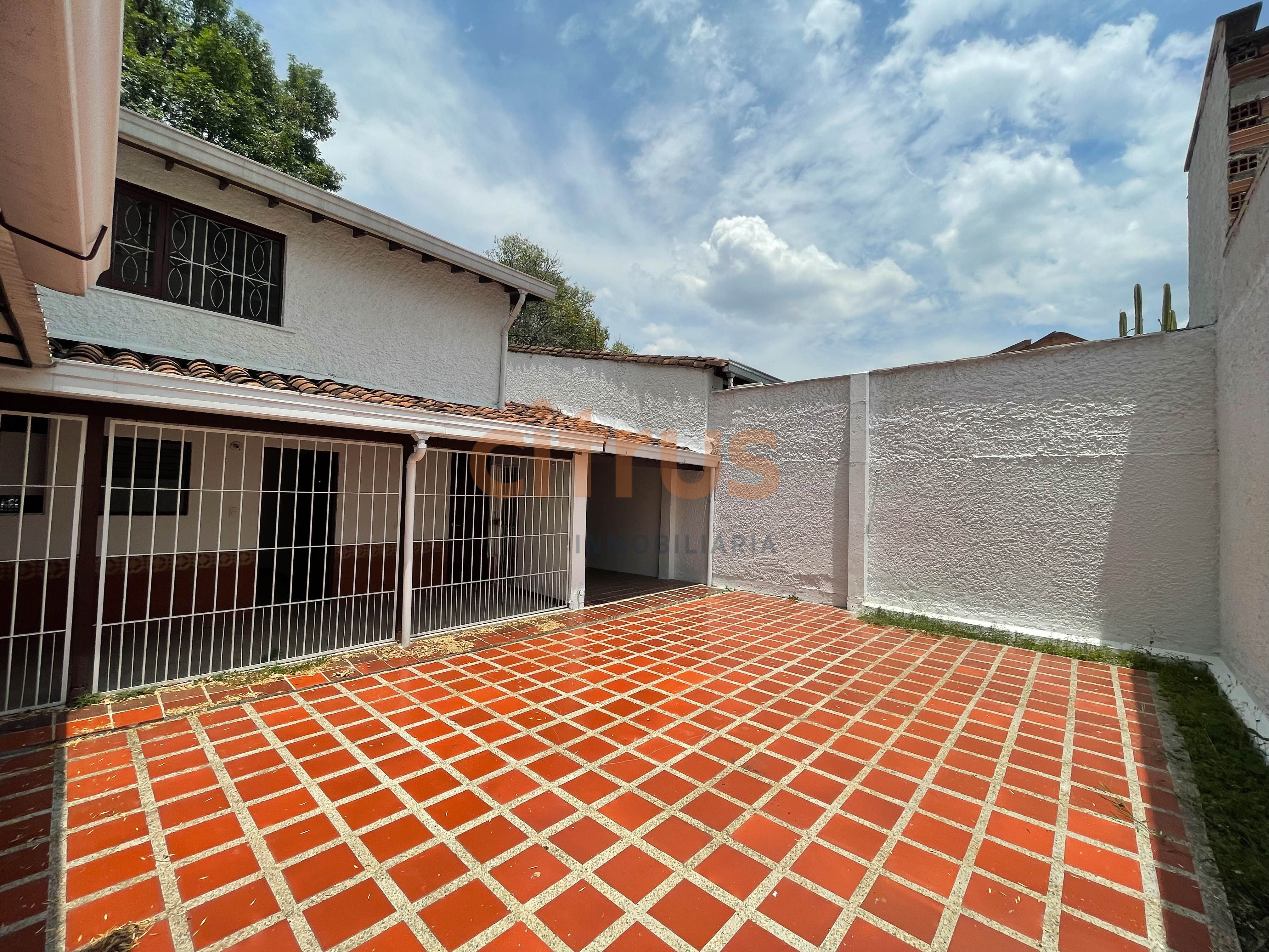 Casa en arriendo Antioquia Medellín La Candelaria 260 m2 Habitaciones 4 Baños 3 Garajes 4 Precio $8600000
