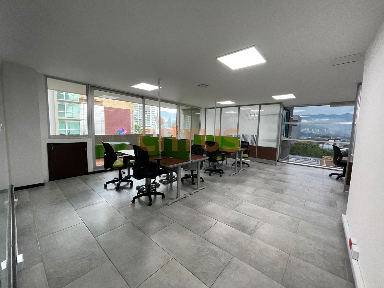 Oficina en arriendo Antioquia Medellín Los Balsos No2 115 m2 Habitaciones 0 Baños 2 Garajes 3 Precio $12000000
